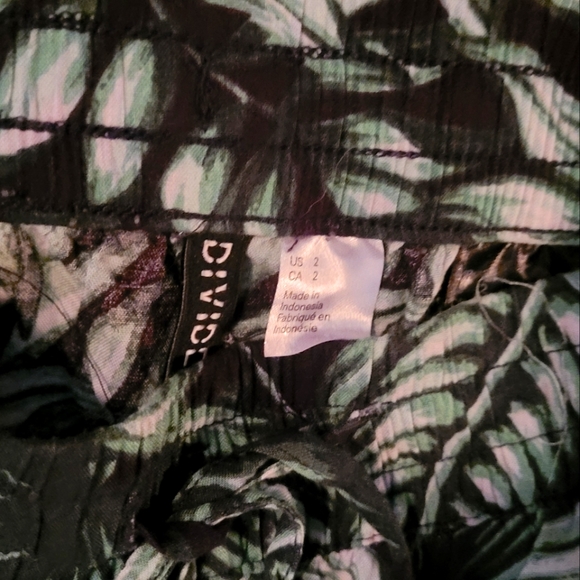 Divided brand, floral pants size 2. - Picture 2 of 3